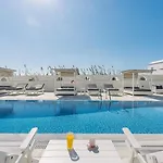 Ambeli 4* Περίβολος