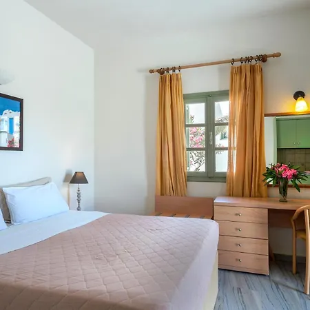 Ambeli 3* Perivolos (Santorini)