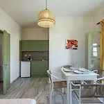Ambeli 4* Perivolos (Santorini)